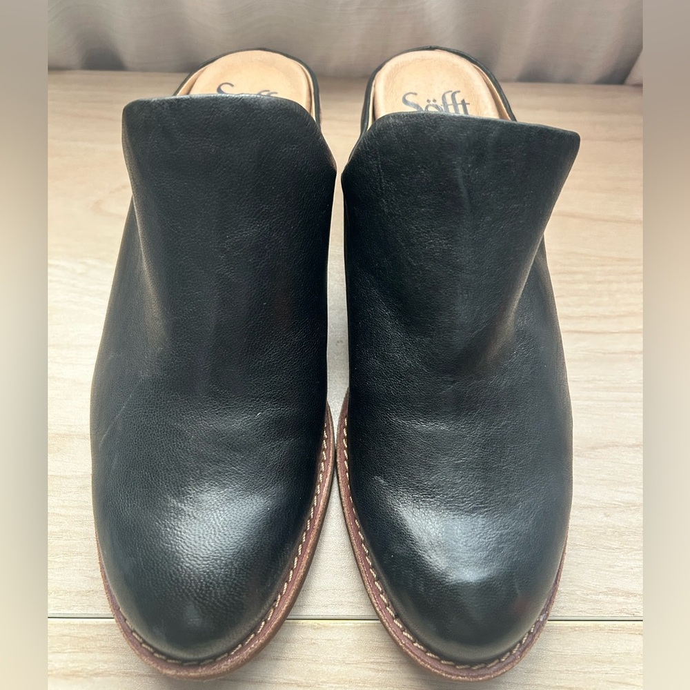 Sofft Black Leather Slip-On Footwear